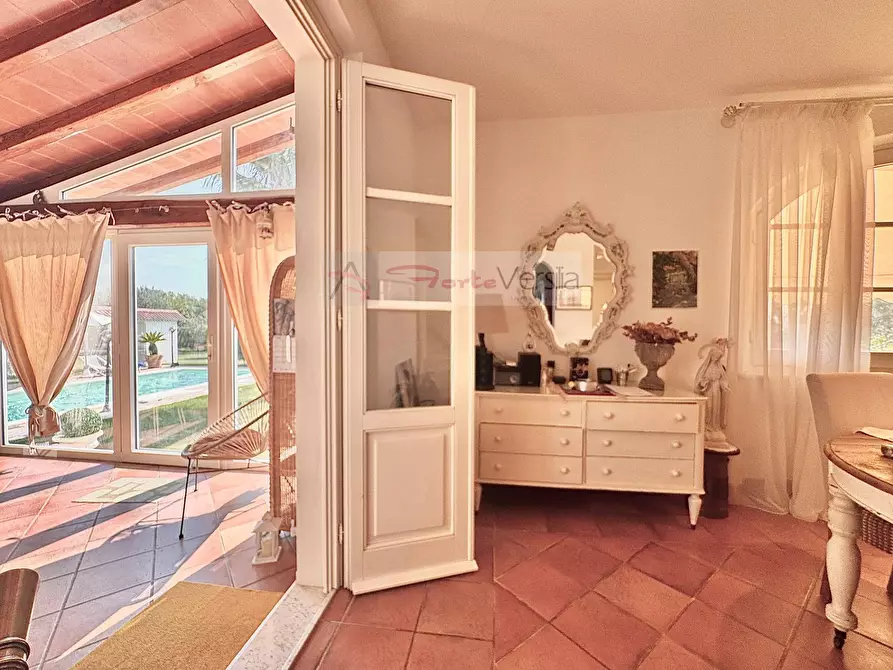 Immagine 15 di Villa in vendita  a Seravezza