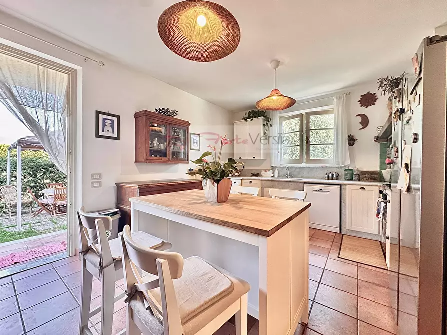 Immagine 16 di Villa in vendita  a Seravezza