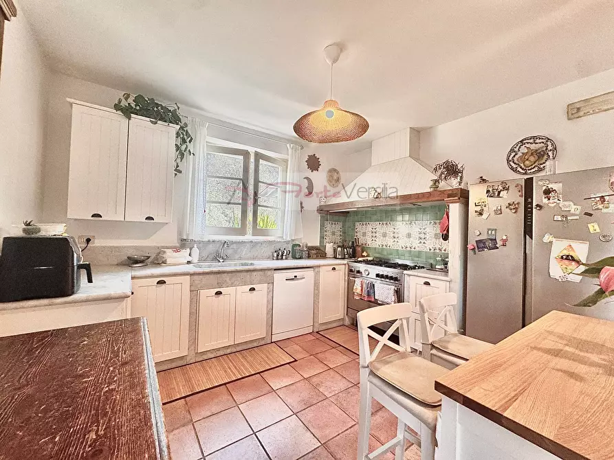 Immagine 20 di Villa in vendita  a Seravezza