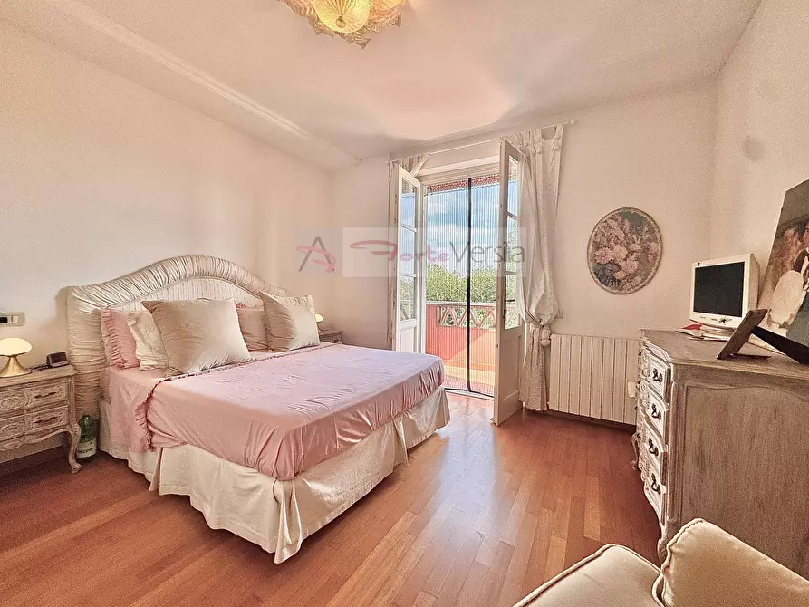 Immagine 25 di Villa in vendita  a Seravezza