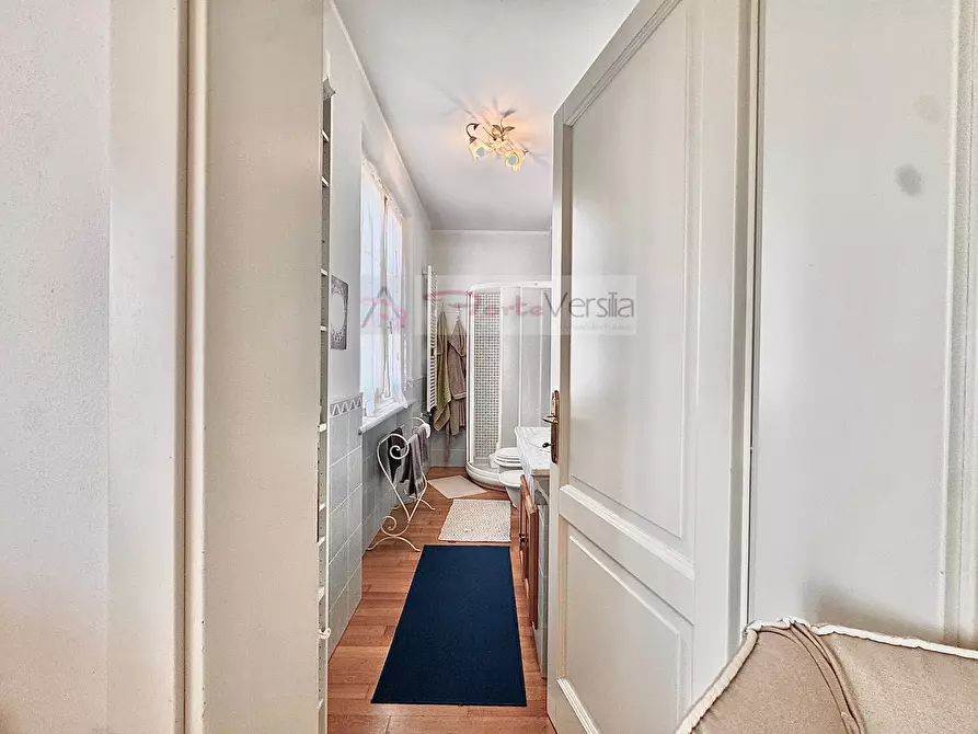 Immagine 26 di Villa in vendita  a Seravezza