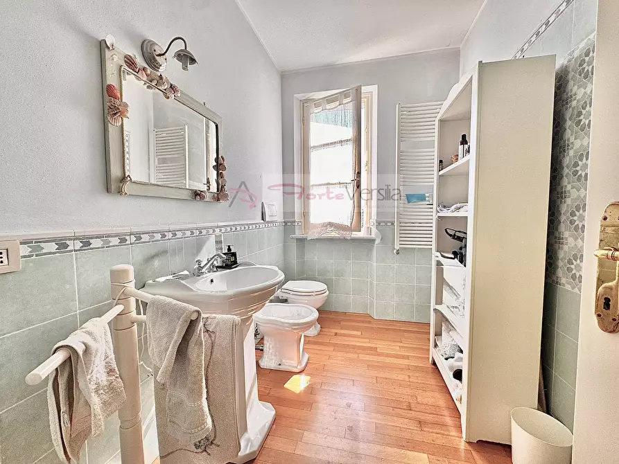 Immagine 35 di Villa in vendita  a Seravezza