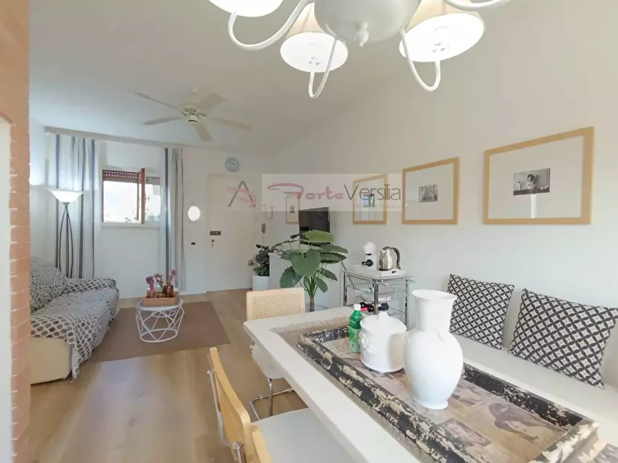 Immagine 5 di Appartamento in vendita  a Montignoso