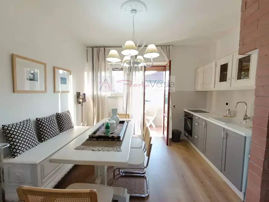 Immagine 3 di Appartamento in vendita  a Montignoso