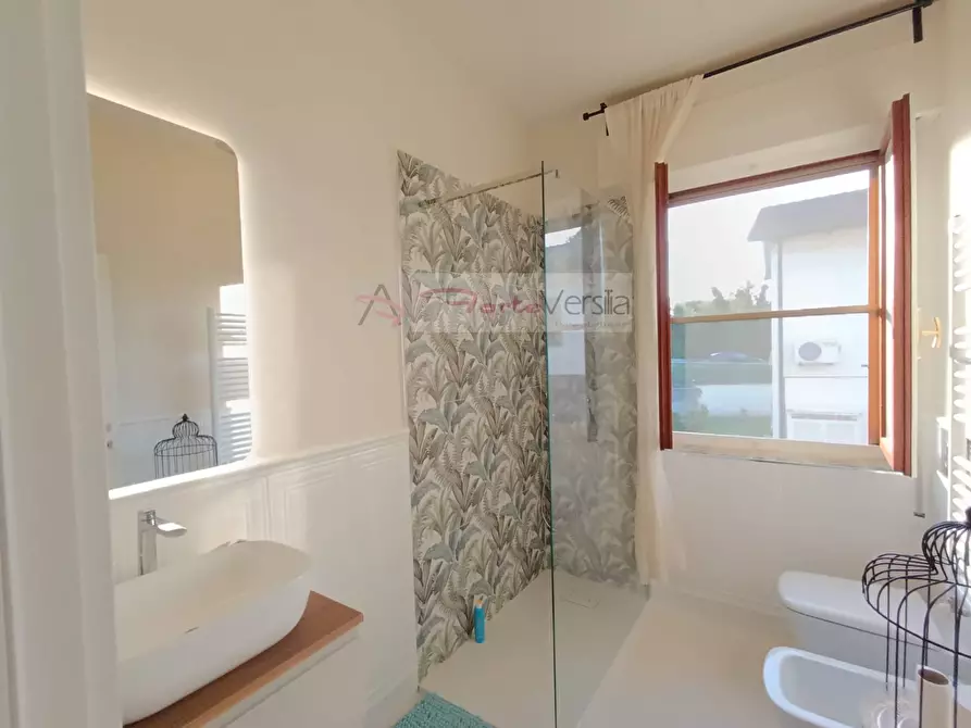 Immagine 23 di Appartamento in vendita  a Montignoso