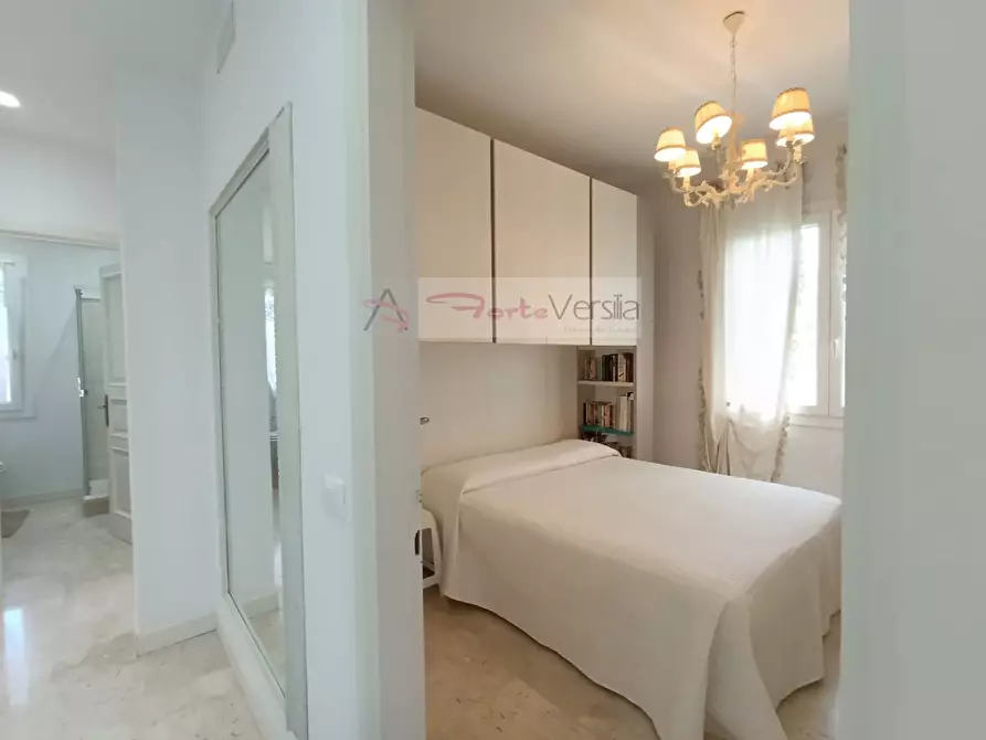 Immagine 17 di Casa indipendente in vendita  a Forte Dei Marmi