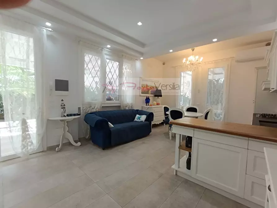 Immagine 3 di Casa indipendente in vendita  a Forte Dei Marmi