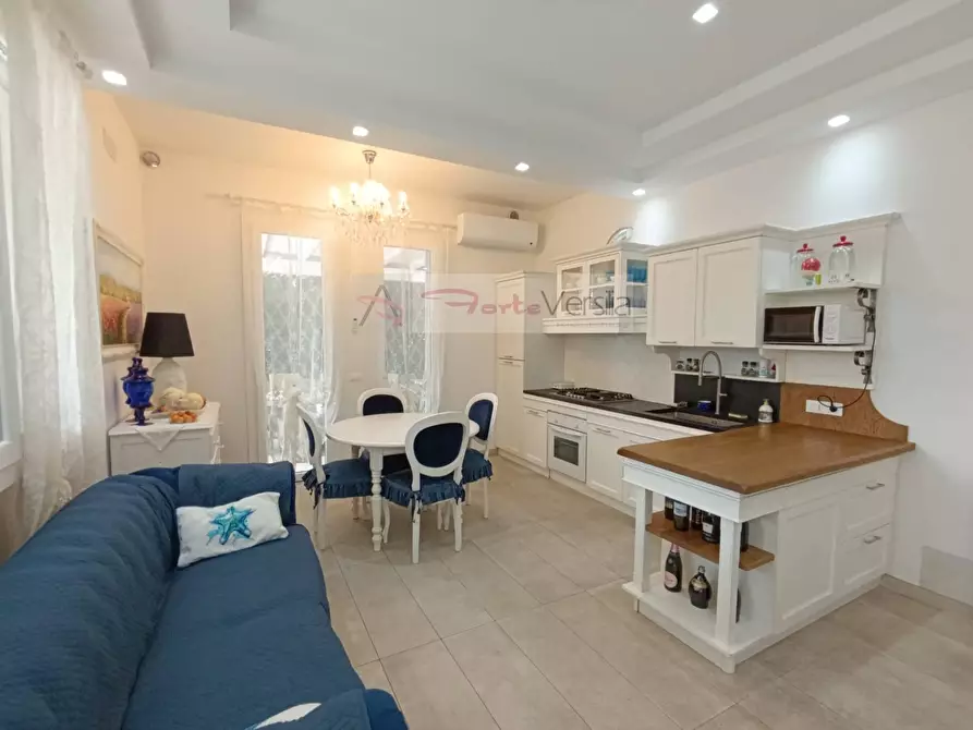 Immagine 5 di Casa indipendente in vendita  a Forte Dei Marmi