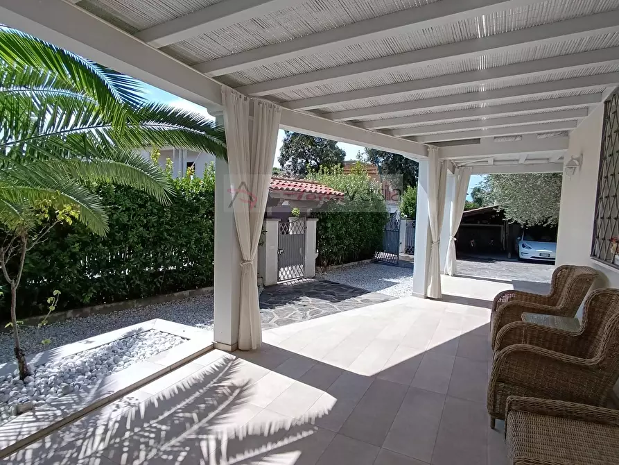 Immagine 2 di Casa indipendente in vendita  a Forte Dei Marmi