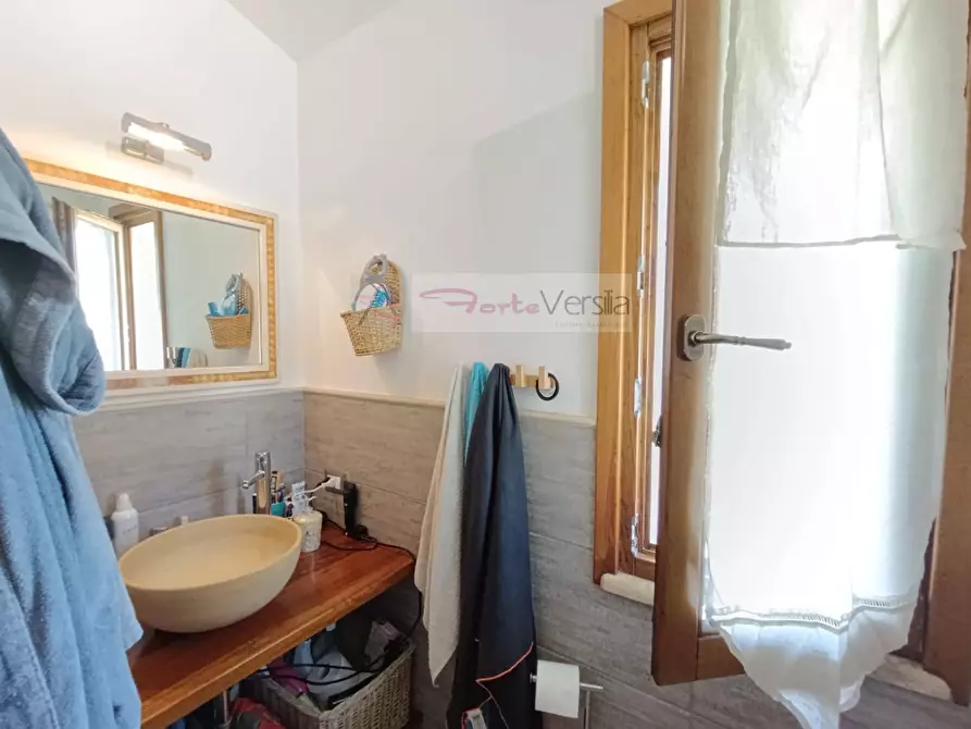 Immagine 19 di Villa in vendita  a Pietrasanta