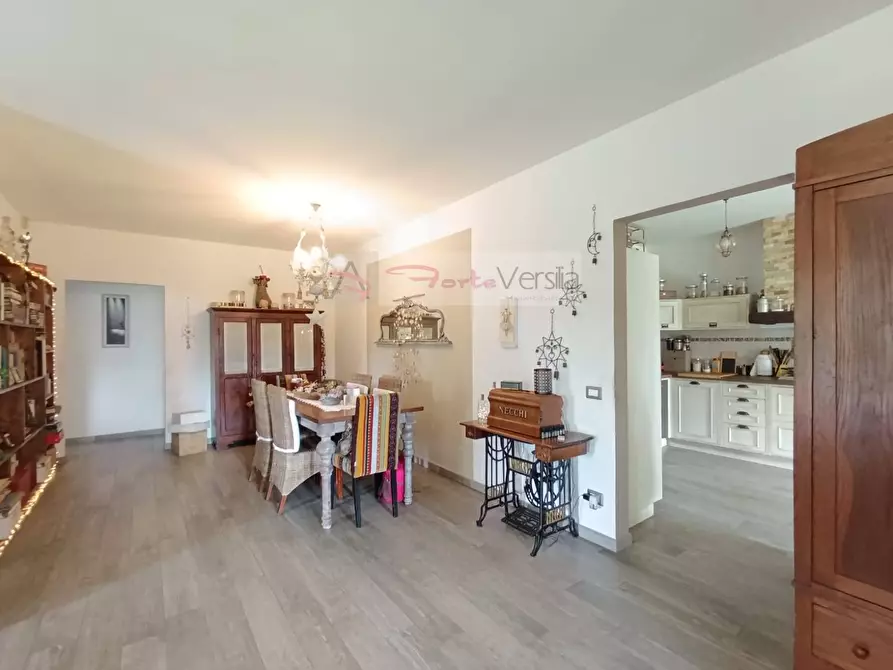 Immagine 6 di Villa in vendita  a Pietrasanta