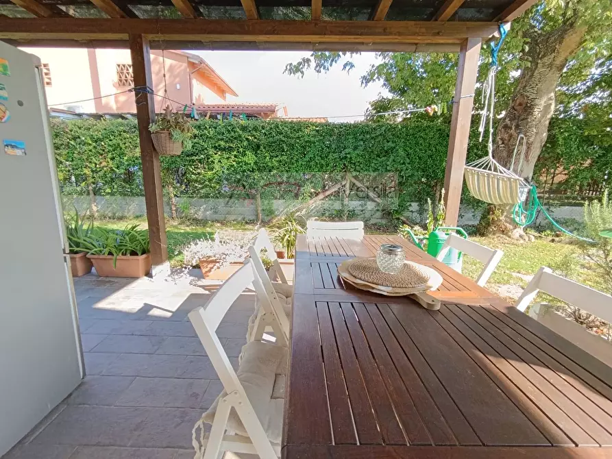 Immagine 11 di Villa in vendita  a Pietrasanta