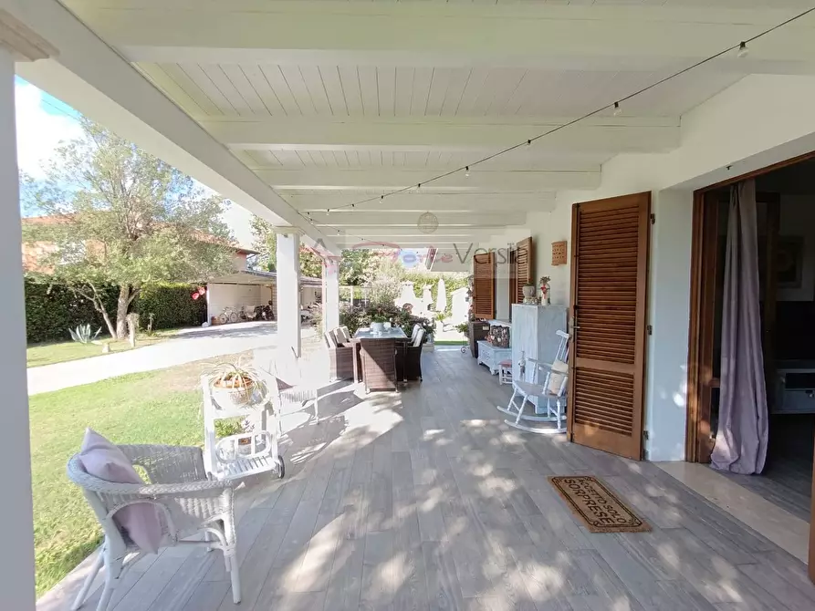 Immagine 31 di Villa in vendita  a Pietrasanta