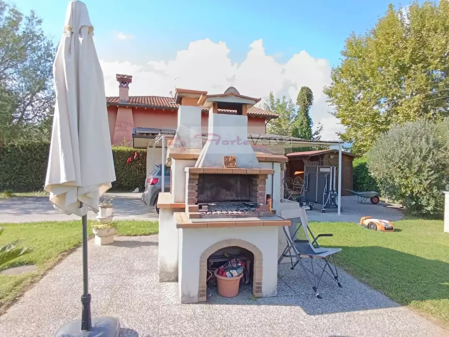 Immagine 34 di Villa in vendita  a Pietrasanta
