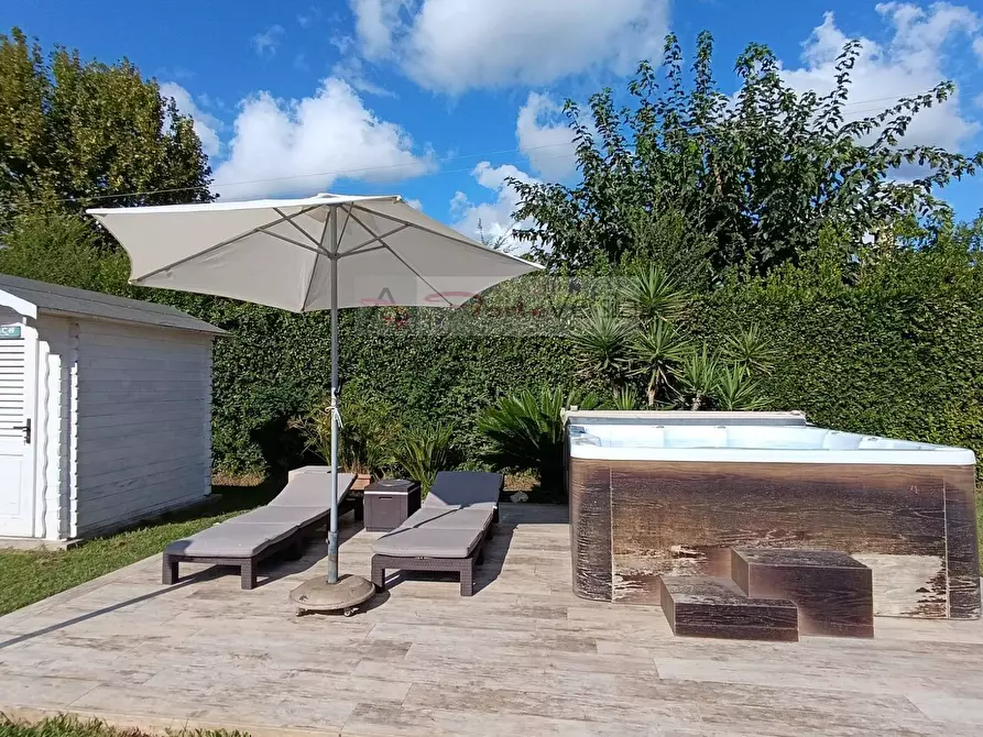 Immagine 36 di Villa in vendita  a Pietrasanta