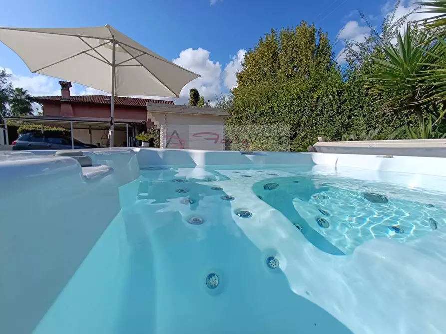 Immagine 38 di Villa in vendita  a Pietrasanta