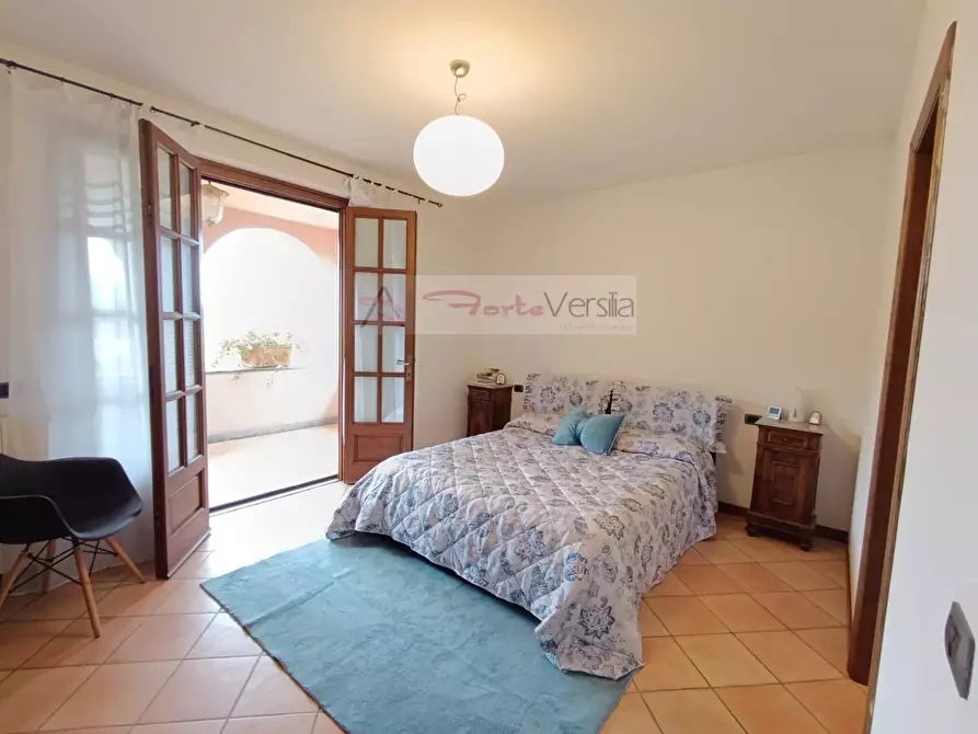 Immagine 37 di Villa in vendita  a Montignoso