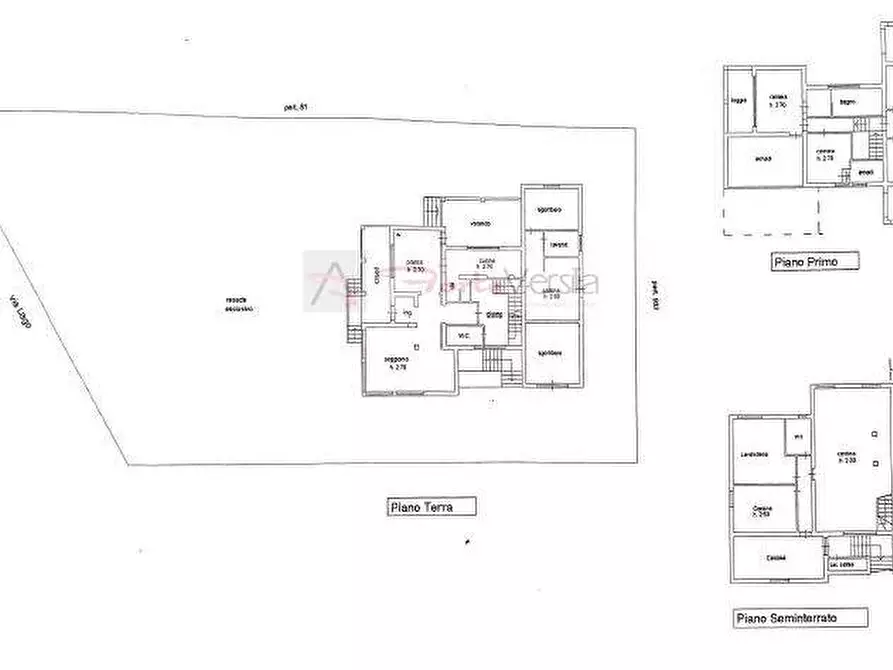 Immagine 63 di Villa in vendita  a Montignoso