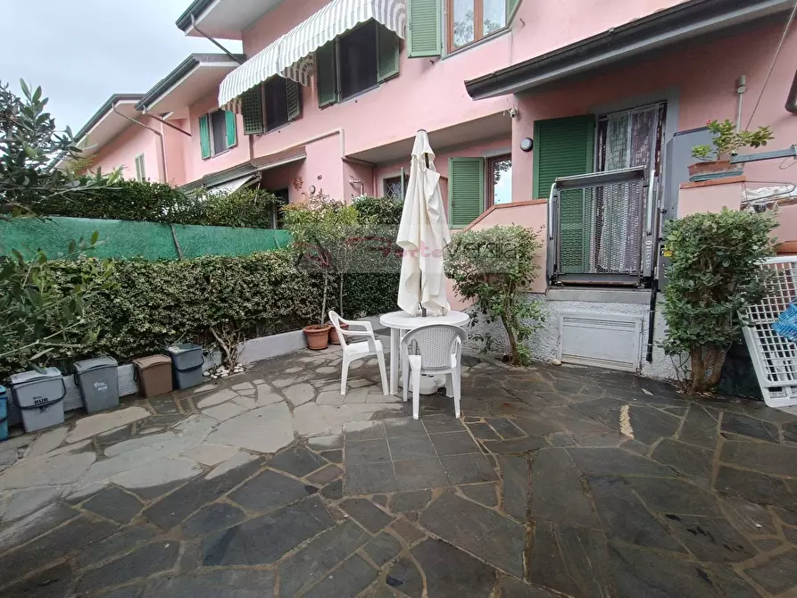 Immagine 10 di Villetta a schiera in vendita  a Forte Dei Marmi
