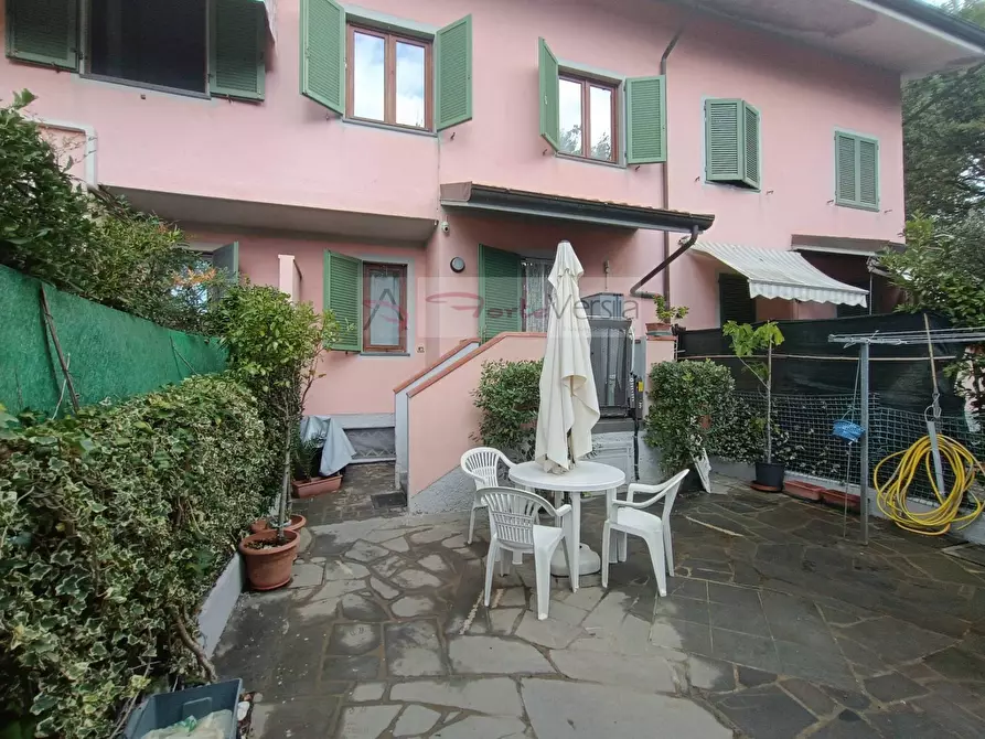Immagine 12 di Villetta a schiera in vendita  a Forte Dei Marmi