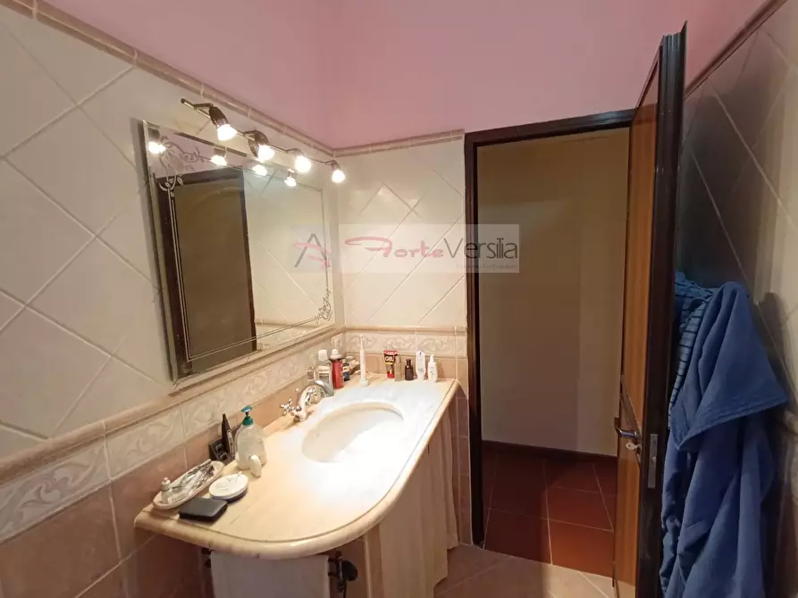 Immagine 14 di Casa indipendente in vendita  a Pietrasanta