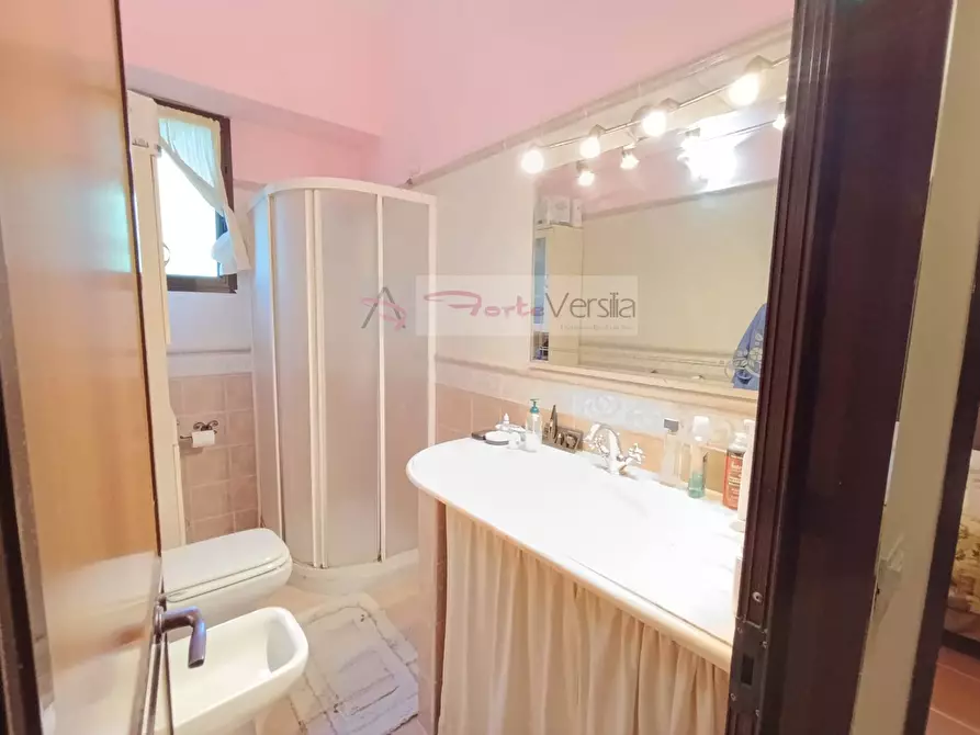 Immagine 13 di Casa indipendente in vendita  a Pietrasanta