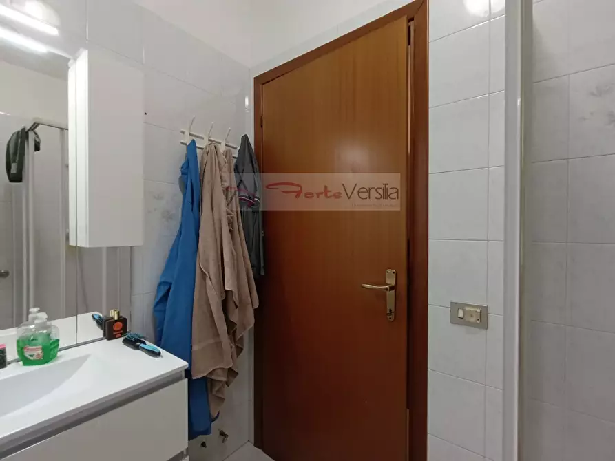 Immagine 10 di Villetta a schiera in vendita  a Forte Dei Marmi