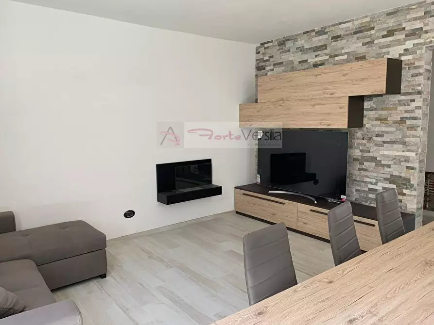 Immagine 1 di Villa in vendita  a Forte Dei Marmi