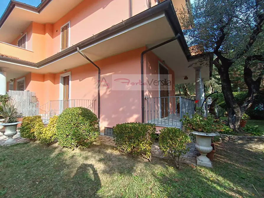 Immagine 2 di Villetta a schiera in vendita  a Seravezza