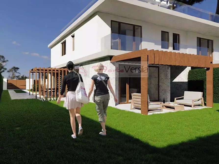 Immagine 8 di Villa in vendita  a Camaiore