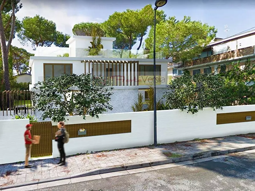 Immagine 9 di Villa in vendita  a Camaiore