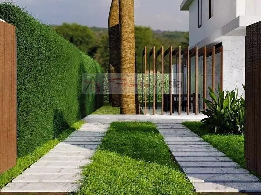 Immagine 10 di Villa in vendita  a Camaiore