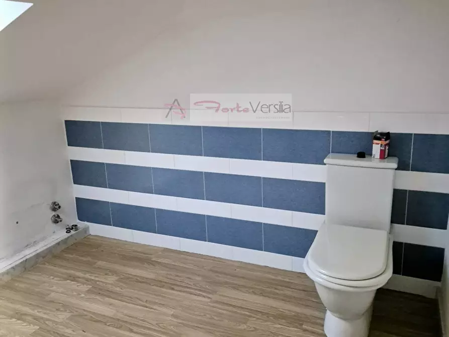 Immagine 8 di Villa in vendita  a Carrara