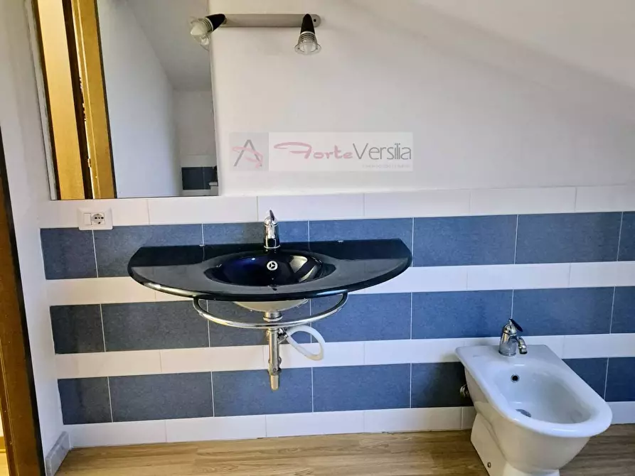 Immagine 9 di Villa in vendita  a Carrara