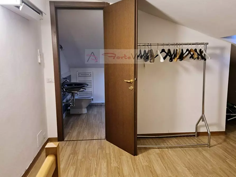 Immagine 16 di Villa in vendita  a Carrara