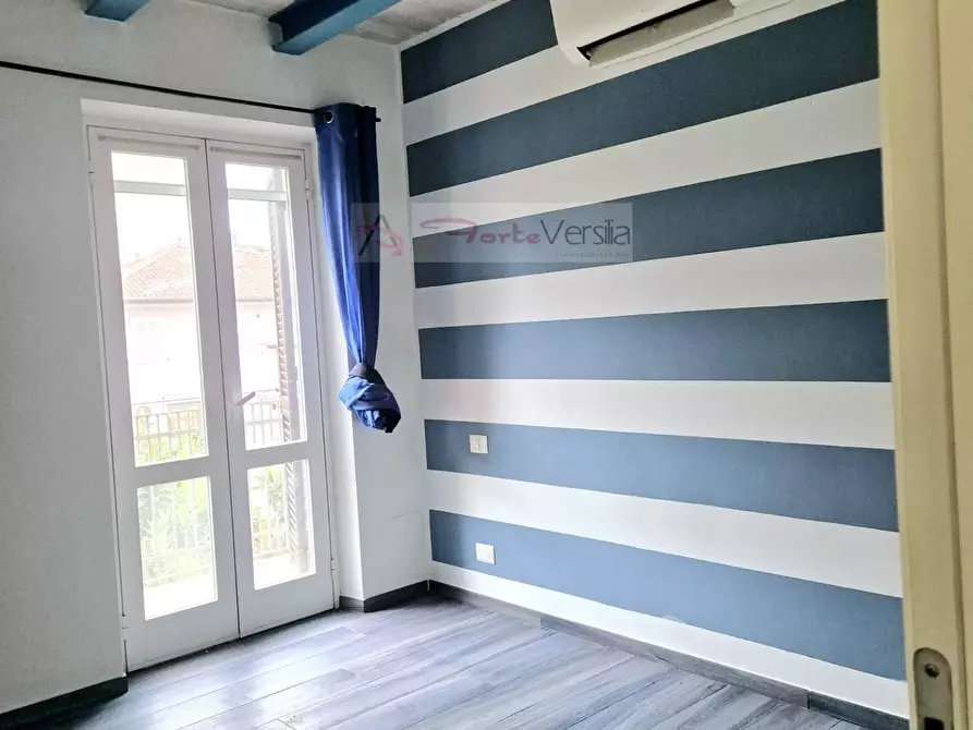 Immagine 10 di Villa in vendita  a Carrara