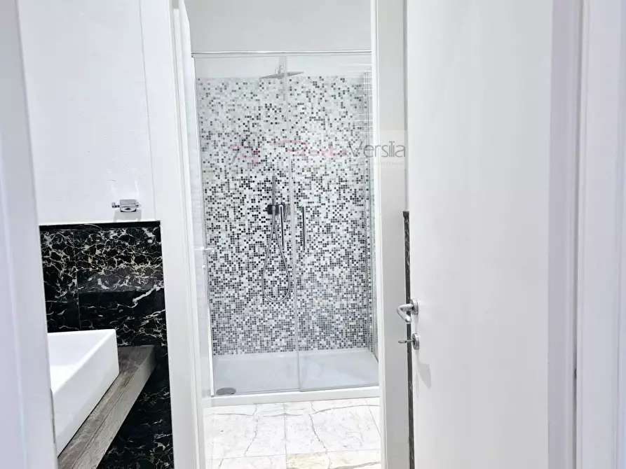 Immagine 22 di Villa in vendita  a Carrara