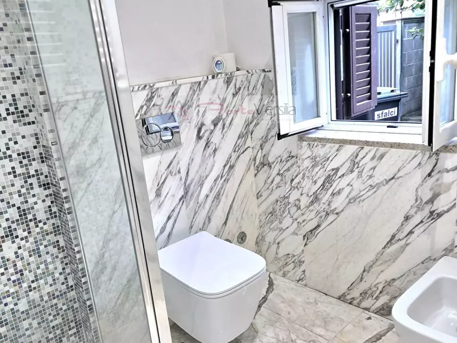 Immagine 23 di Villa in vendita  a Carrara