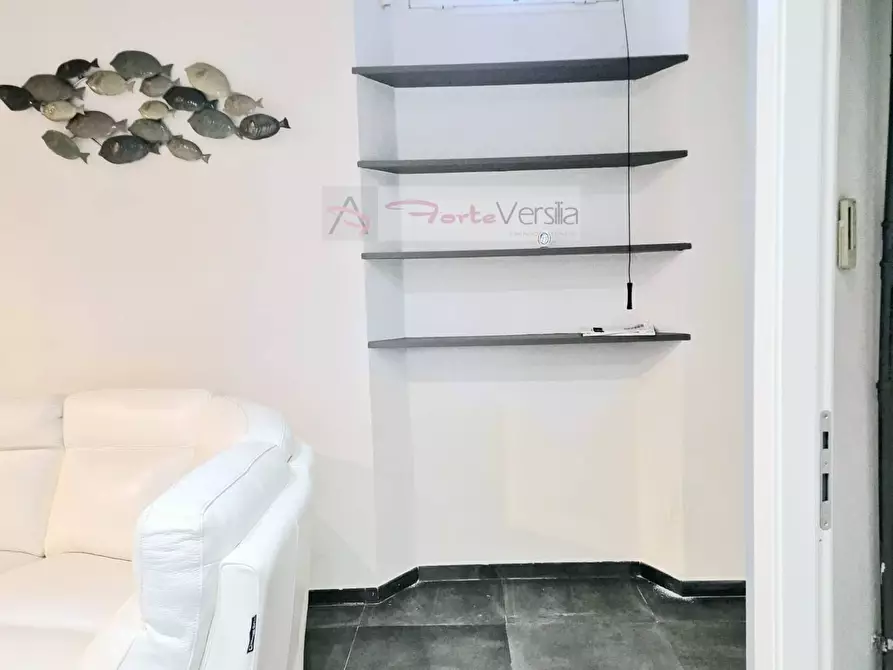 Immagine 3 di Villa in vendita  a Carrara