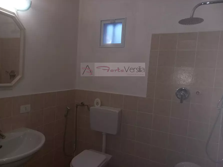 Immagine 13 di Casa semindipendente in vendita  a Montignoso