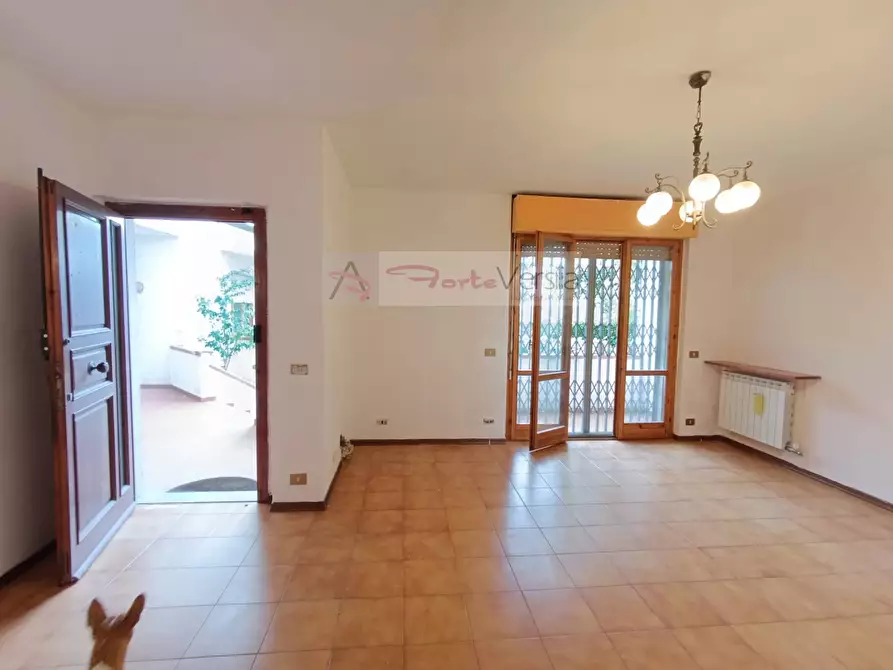 Immagine 2 di Villetta a schiera in vendita  a Pietrasanta