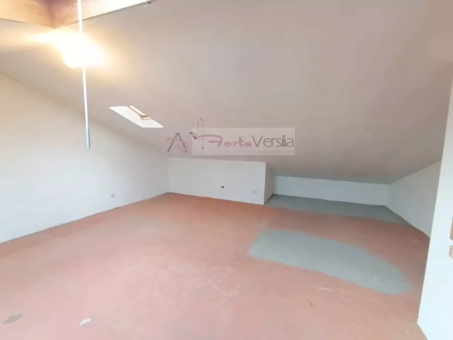 Immagine 35 di Villetta a schiera in vendita  a Pietrasanta