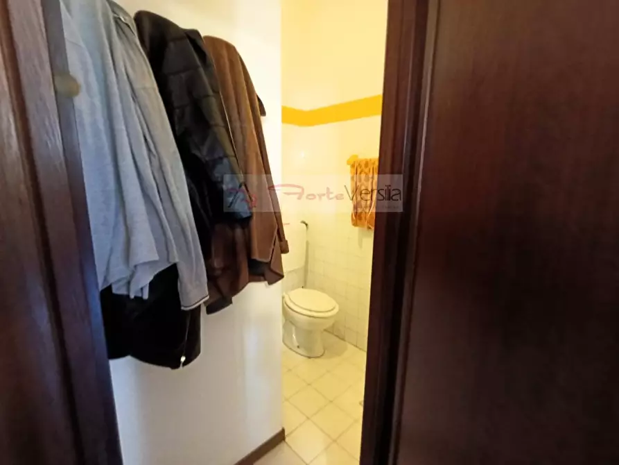 Immagine 4 di Villa in vendita  a Montignoso