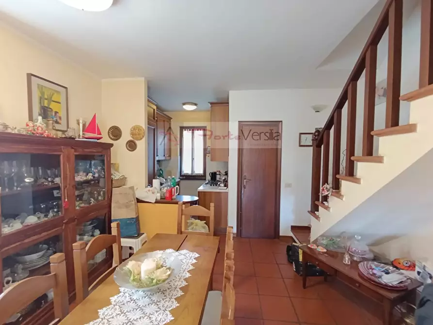 Immagine 2 di Villa in vendita  a Montignoso