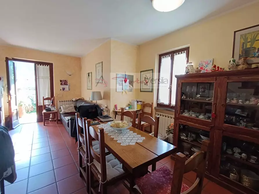 Immagine 1 di Villa in vendita  a Montignoso