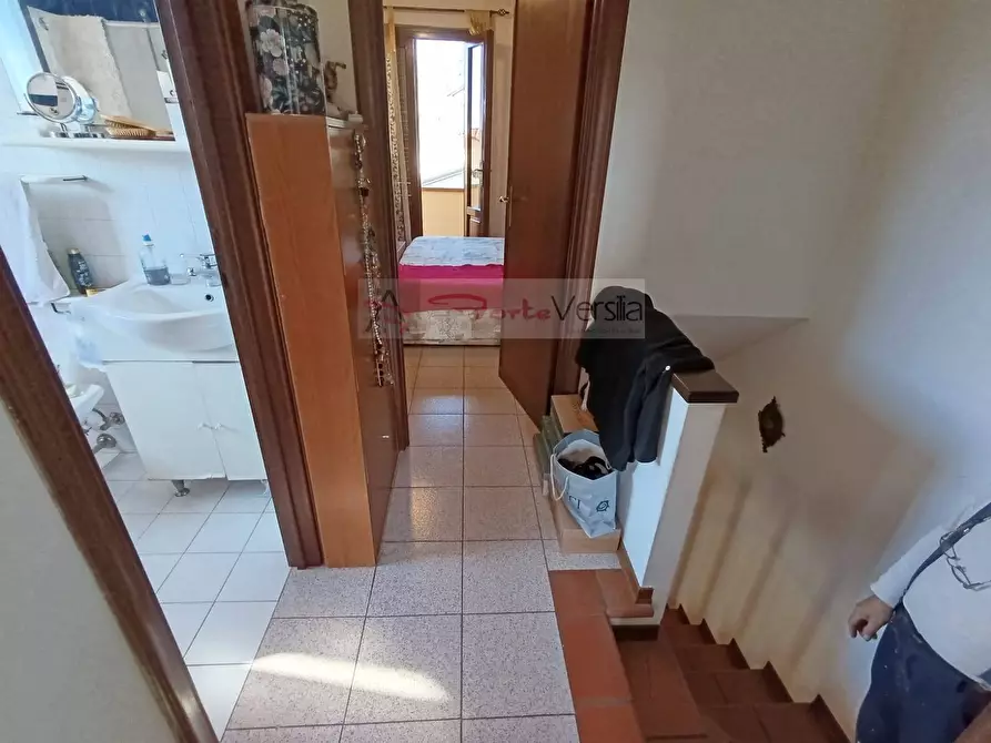 Immagine 10 di Villa in vendita  a Montignoso