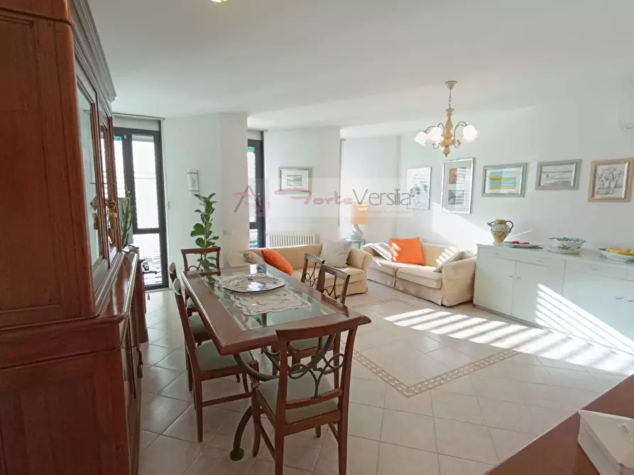 Immagine 5 di Appartamento in vendita  a Forte Dei Marmi