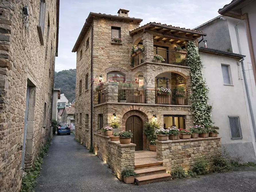 Immagine 1 di Villetta a schiera in vendita  a Montignoso