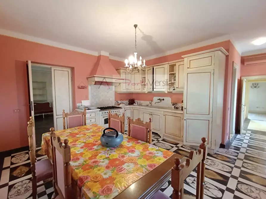 Immagine 10 di Appartamento in vendita  a Pietrasanta