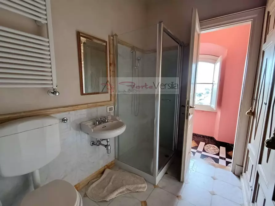 Immagine 12 di Appartamento in vendita  a Pietrasanta